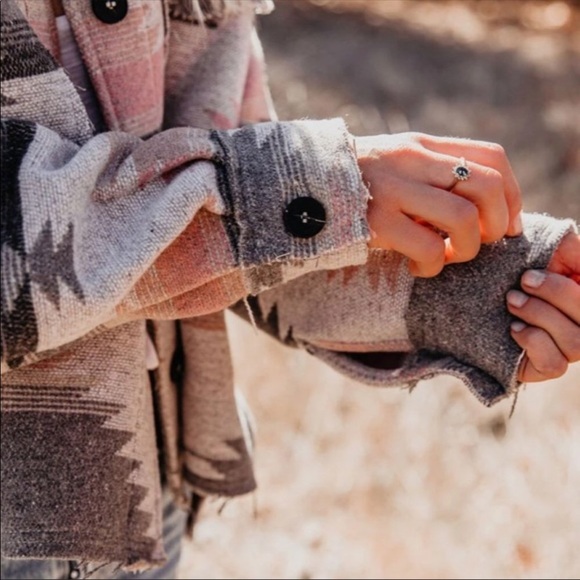 #97. CLOSEOUT SALE PRICE FIRM 🌸New! Aztec Yellowstone Distressed Flannel - Picture 4 of 4